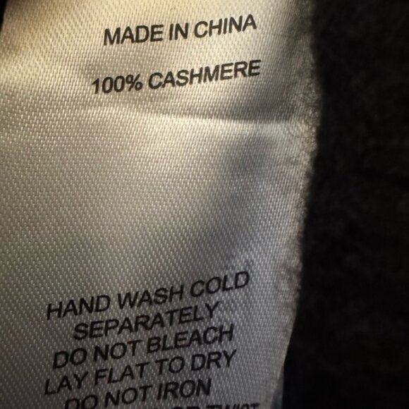 NWT Quince Classic V Neck Black Sweater Size M - Picture 4 of 6